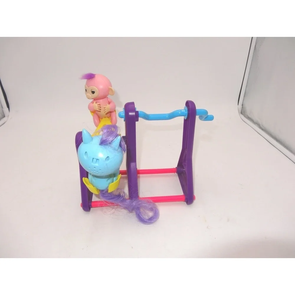 Fingerlings Teeter Totter Playset with‎ Callie Monkey and Coral Unicorn WowWee